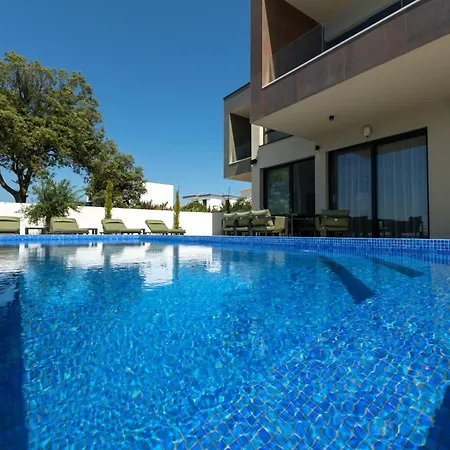 Adria - Pet-friendly Seafront C With Private Pool *