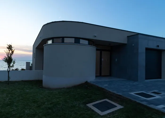 Adria - Pet-friendly Seafront C With Private Pool