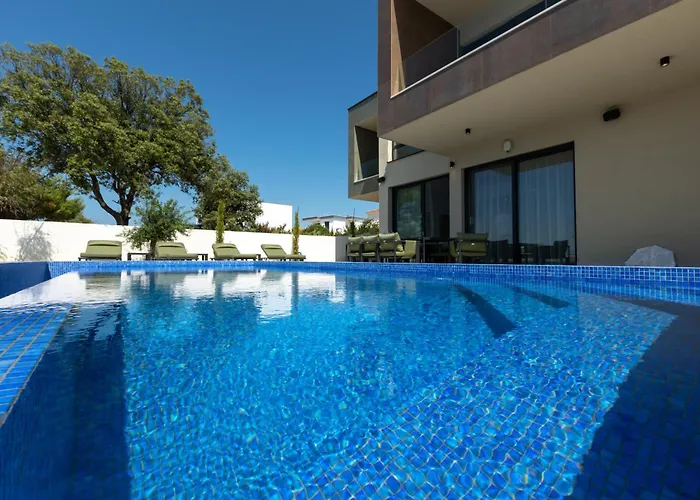Adria Seafront C Private Pool Pet Friendly *