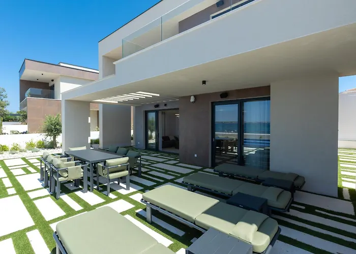 Adria Seafront C Private Pool Pet Friendly *
