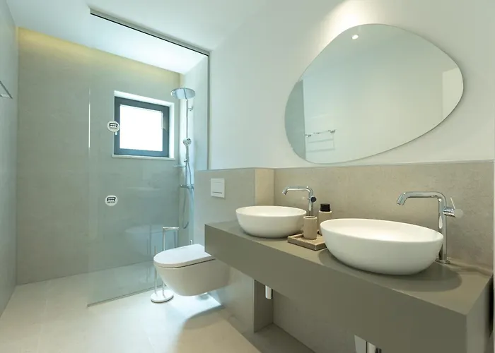 Adria - Pet-friendly Seafront C With Private Pool