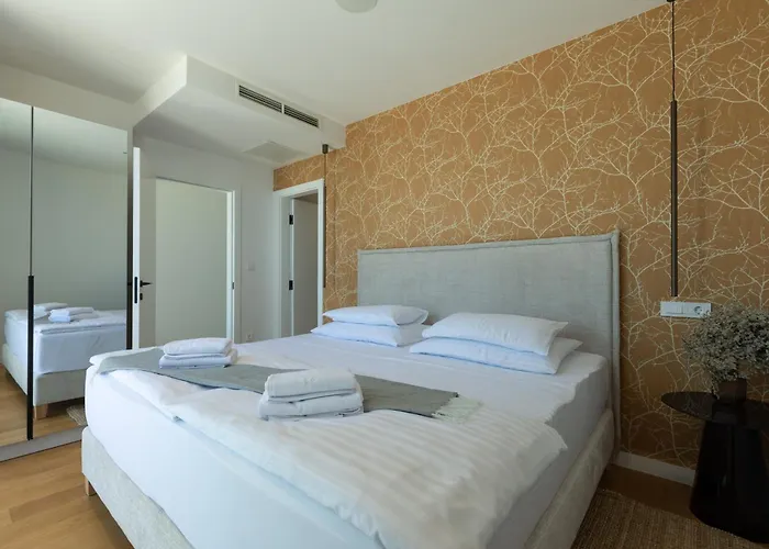 Adria Seafront C Private Pool Pet Friendly *