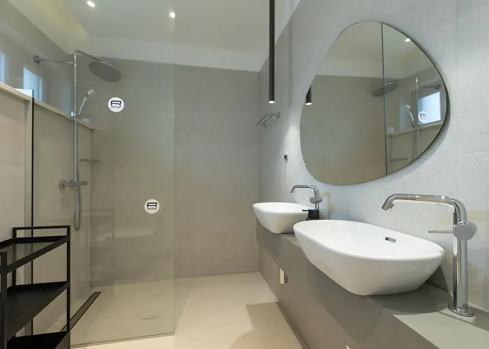 Adria Seafront C Private Pool Pet Friendly *
